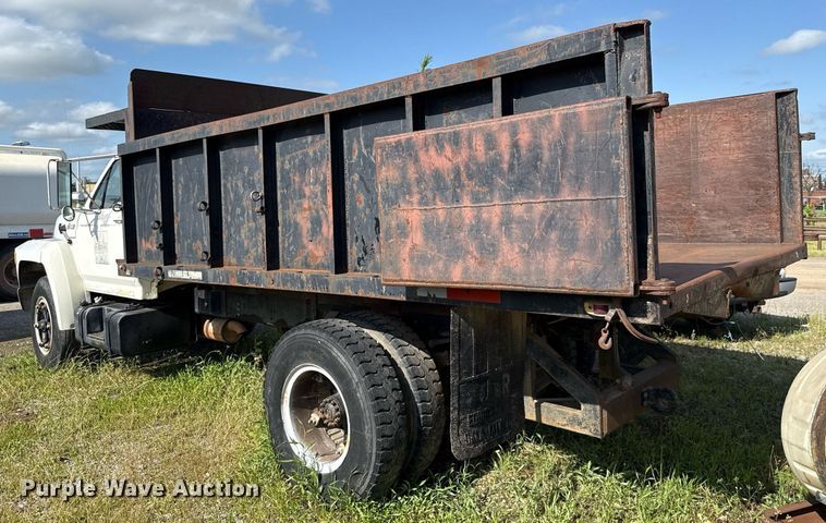 image for item EJ4740 1993 Ford F700 dump truck