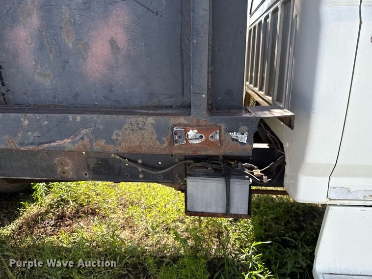 image for item EJ4740 1993 Ford F700 dump truck