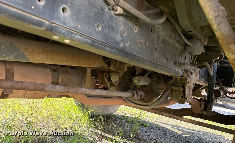 image for item EJ4740 1993 Ford F700 dump truck