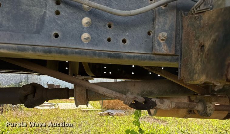 image for item EJ4740 1993 Ford F700 dump truck