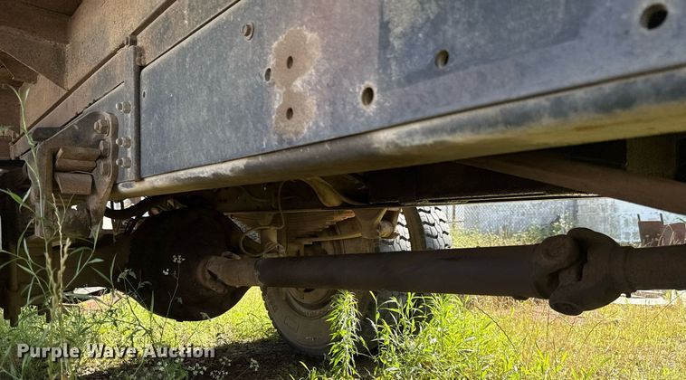 image for item EJ4740 1993 Ford F700 dump truck