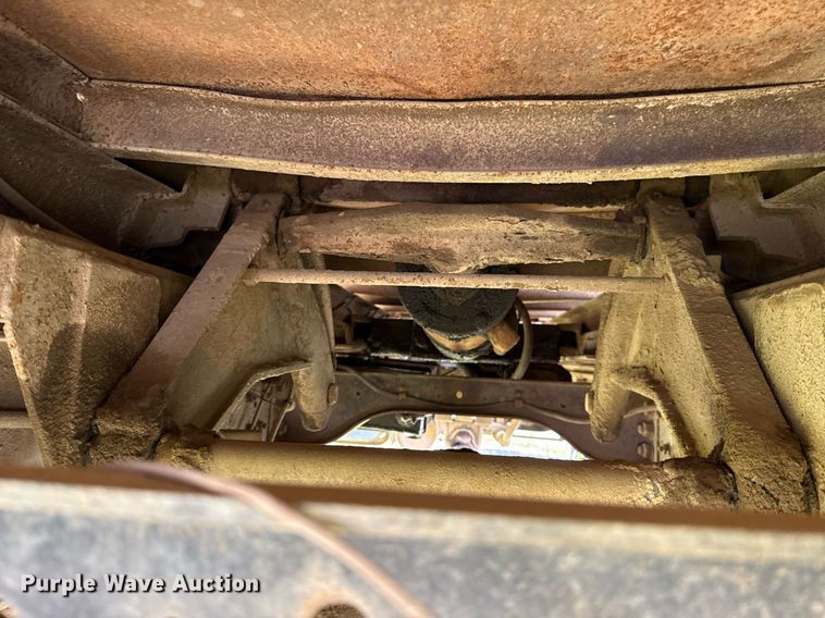 image for item EJ4740 1993 Ford F700 dump truck