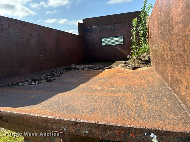 image for item EJ4740 1993 Ford F700 dump truck