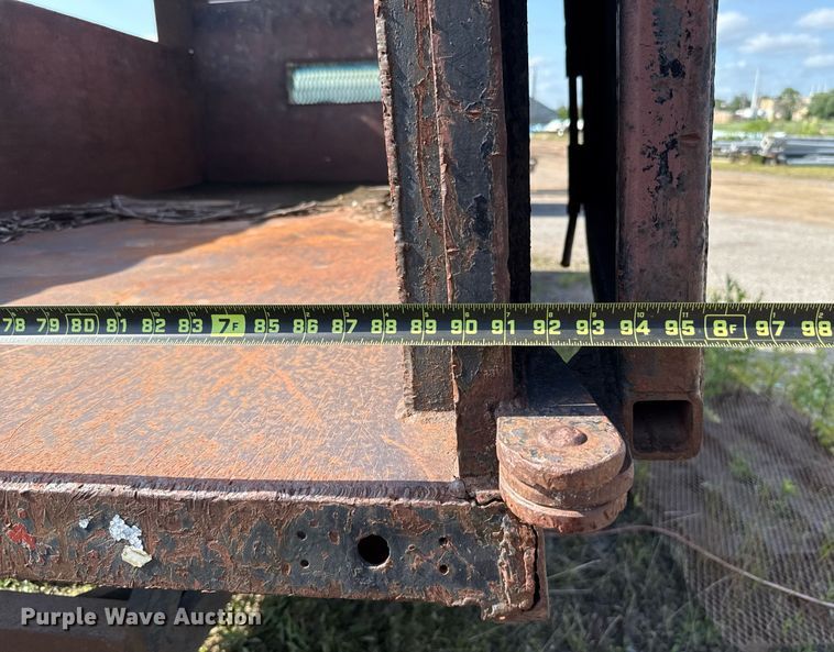 image for item EJ4740 1993 Ford F700 dump truck