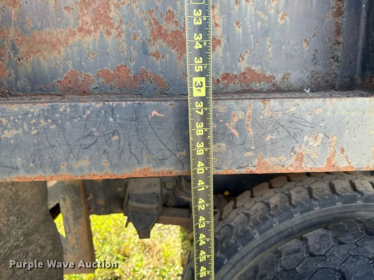 image for item EJ4740 1993 Ford F700 dump truck