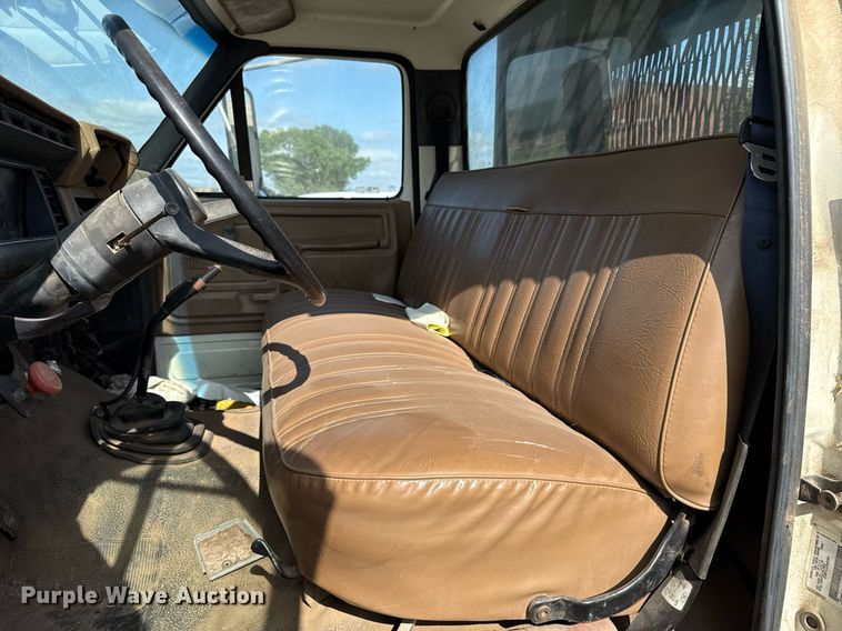 image for item EJ4740 1993 Ford F700 dump truck