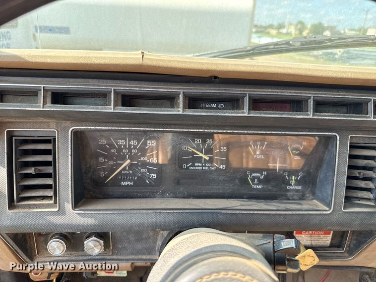 image for item EJ4740 1993 Ford F700 dump truck