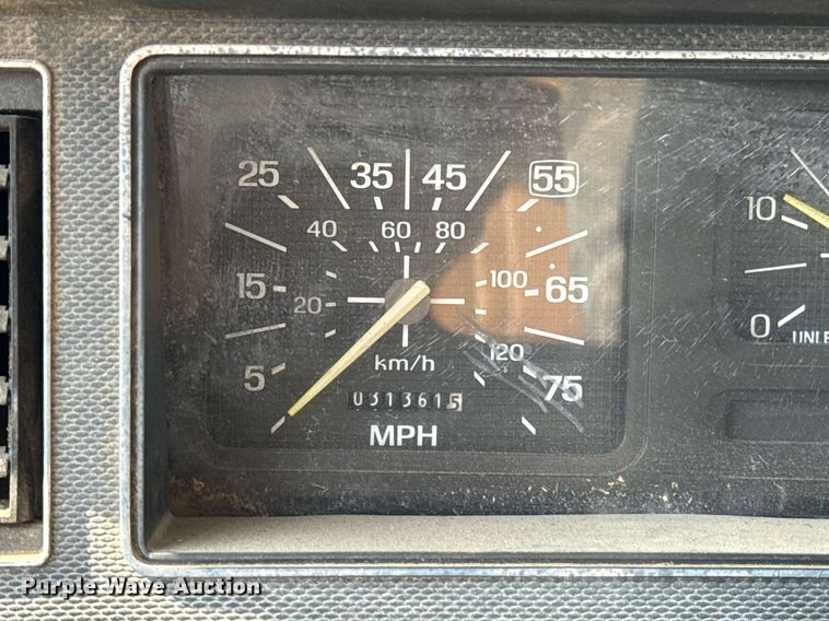 image for item EJ4740 1993 Ford F700 dump truck