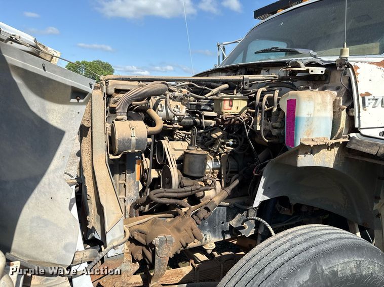 image for item EJ4740 1993 Ford F700 dump truck