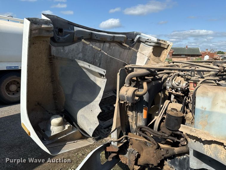 image for item EJ4740 1993 Ford F700 dump truck