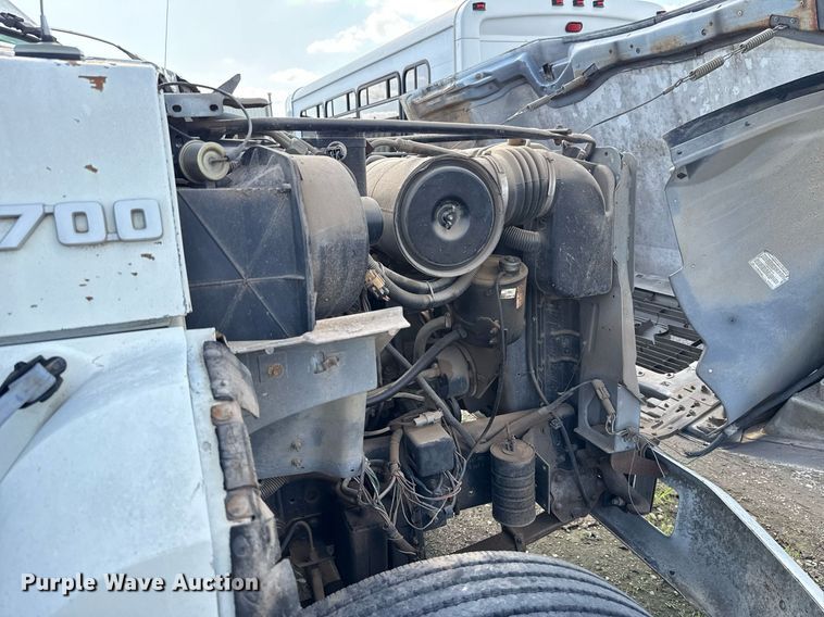 image for item EJ4740 1993 Ford F700 dump truck