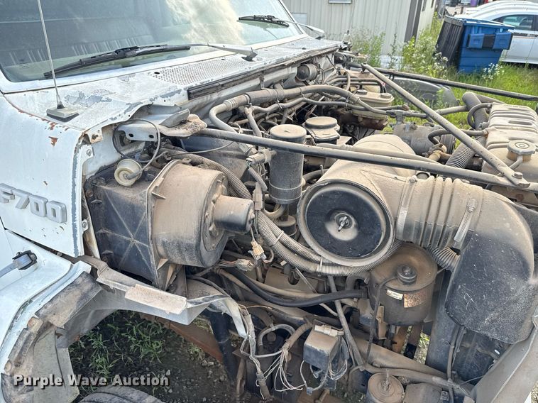 image for item EJ4740 1993 Ford F700 dump truck