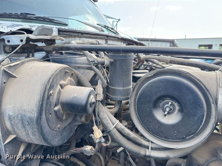 image for item EJ4740 1993 Ford F700 dump truck