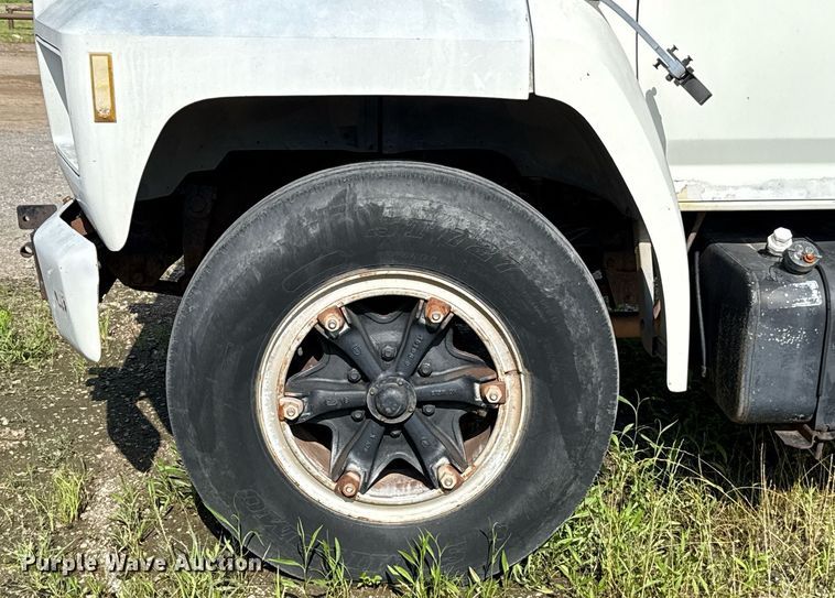 image for item EJ4740 1993 Ford F700 dump truck
