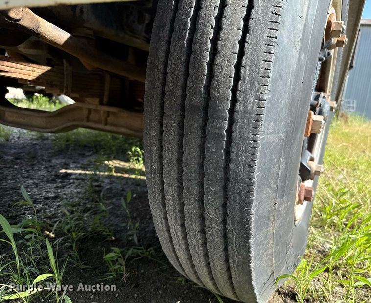 image for item EJ4740 1993 Ford F700 dump truck