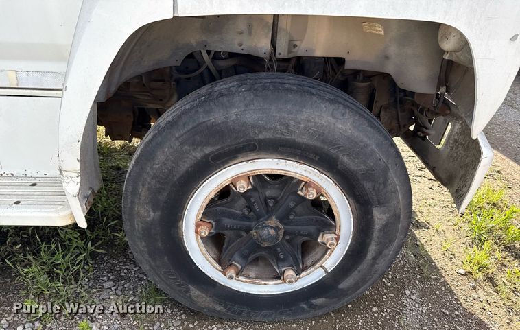 image for item EJ4740 1993 Ford F700 dump truck