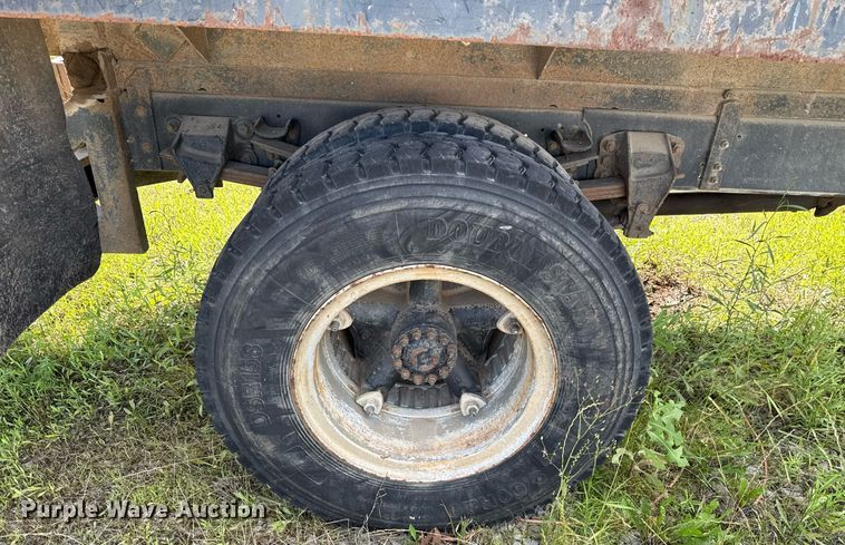 image for item EJ4740 1993 Ford F700 dump truck