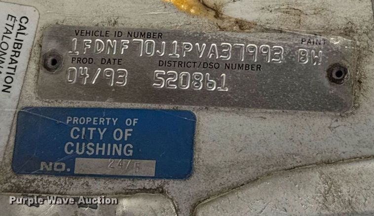 image for item EJ4740 1993 Ford F700 dump truck