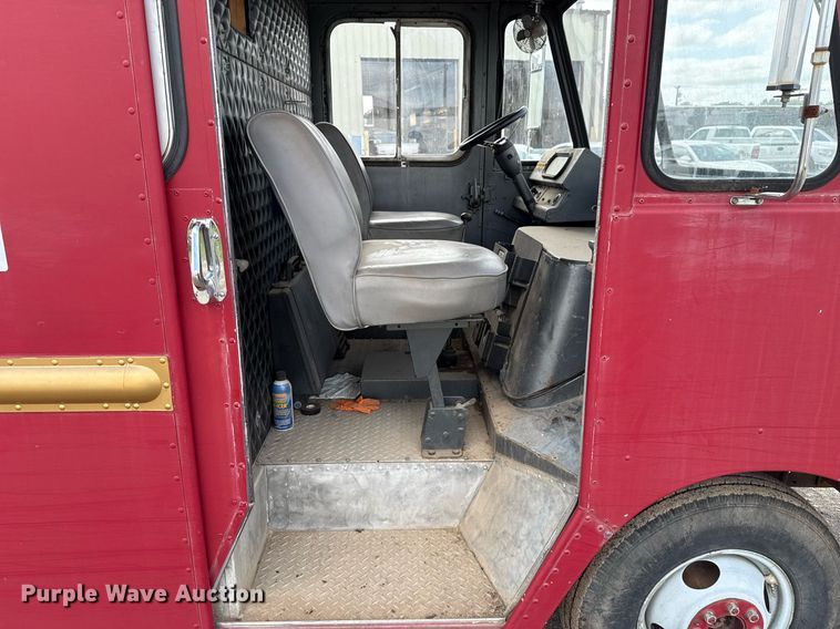 image for item EJ4741 1974 Chevrolet P Series  delivery truck