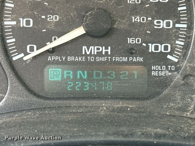 image for item EJ4742 2002 Chevrolet Tahoe SUV