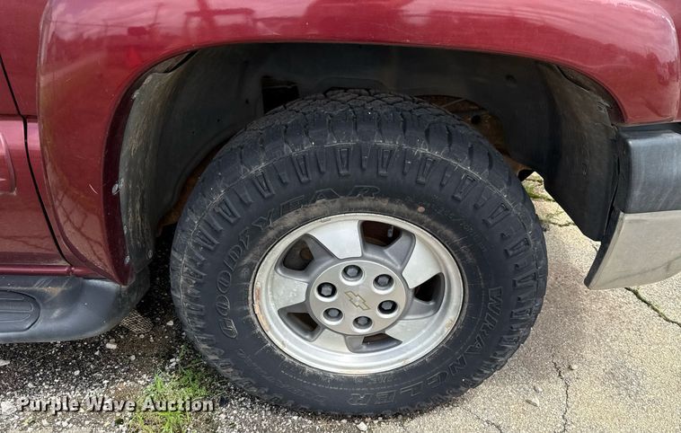 image for item EJ4742 2002 Chevrolet Tahoe SUV