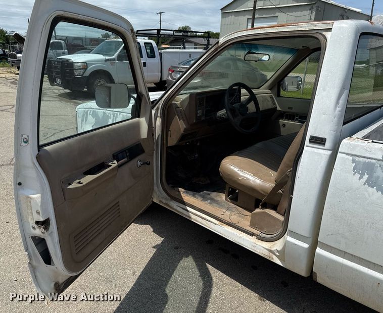 image for item EJ4743 1992 Chevrolet C1500 pickup truck