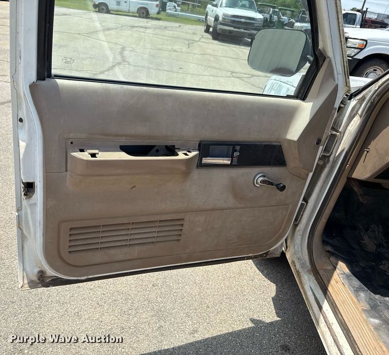 image for item EJ4743 1992 Chevrolet C1500 pickup truck