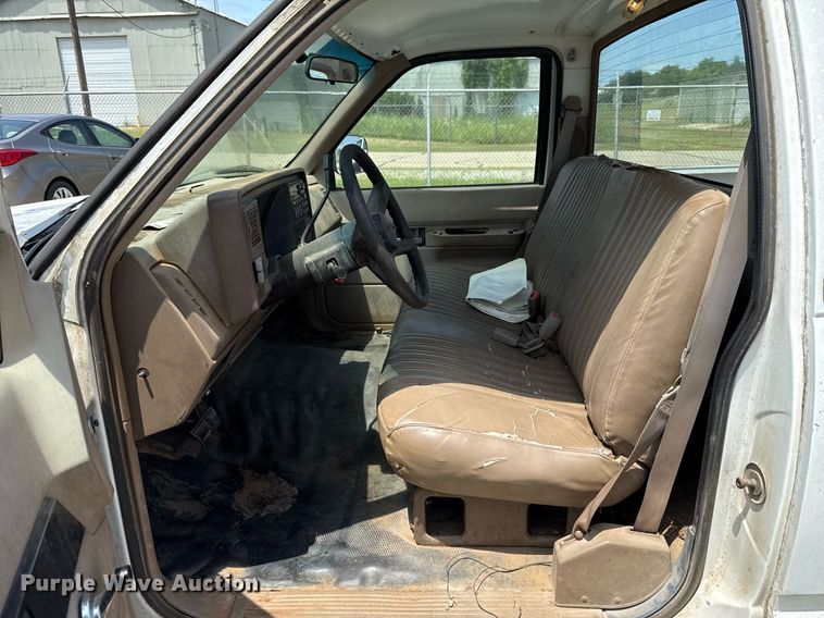 image for item EJ4743 1992 Chevrolet C1500 pickup truck