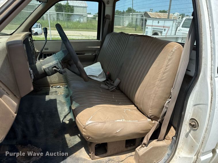 image for item EJ4743 1992 Chevrolet C1500 pickup truck