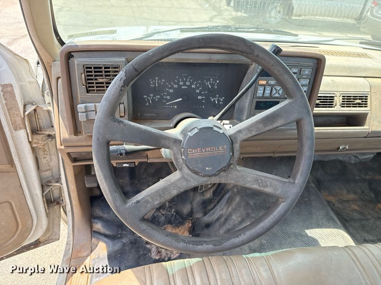 image for item EJ4743 1992 Chevrolet C1500 pickup truck