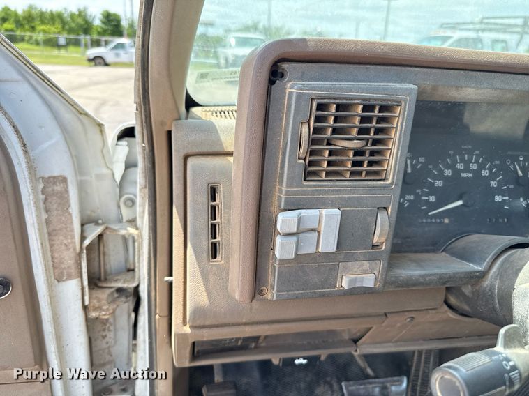 image for item EJ4743 1992 Chevrolet C1500 pickup truck