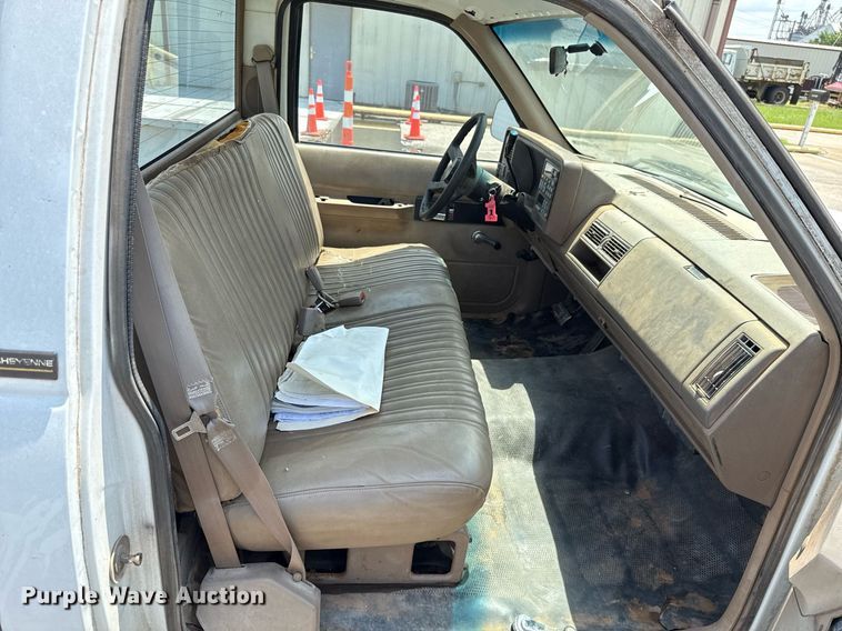 image for item EJ4743 1992 Chevrolet C1500 pickup truck