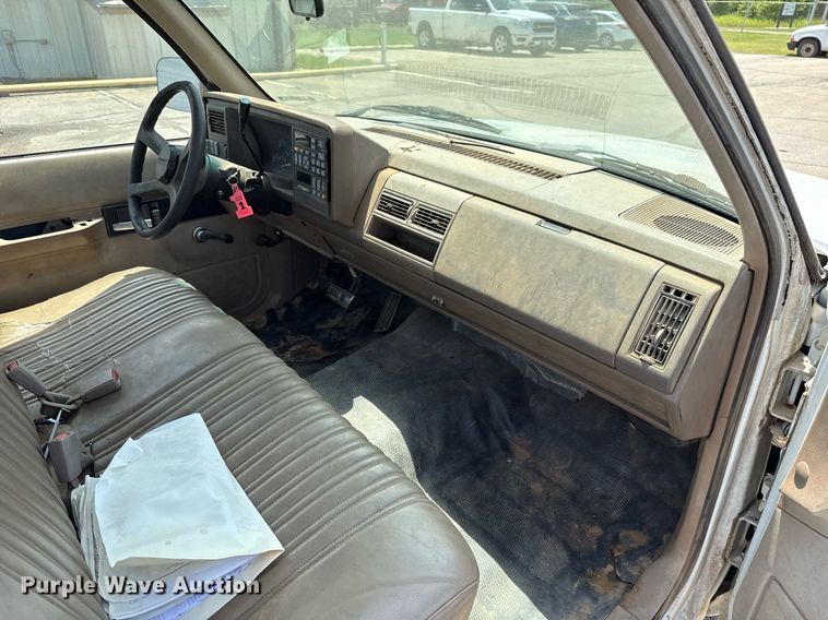 image for item EJ4743 1992 Chevrolet C1500 pickup truck