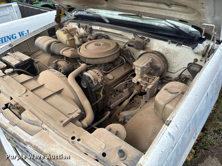 image for item EJ4743 1992 Chevrolet C1500 pickup truck