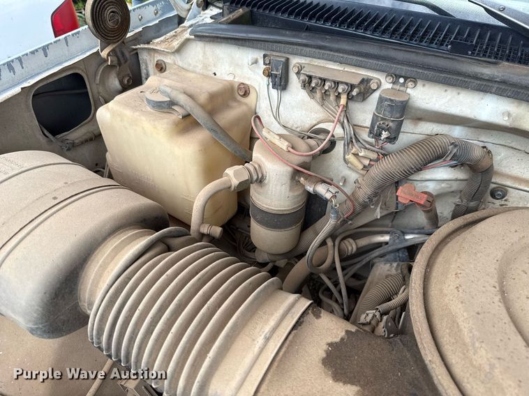 image for item EJ4743 1992 Chevrolet C1500 pickup truck