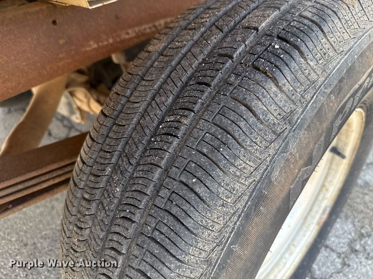 image for item EJ4743 1992 Chevrolet C1500 pickup truck