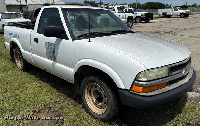 image for item EJ4744 2003 Chevrolet S10 pickup truck