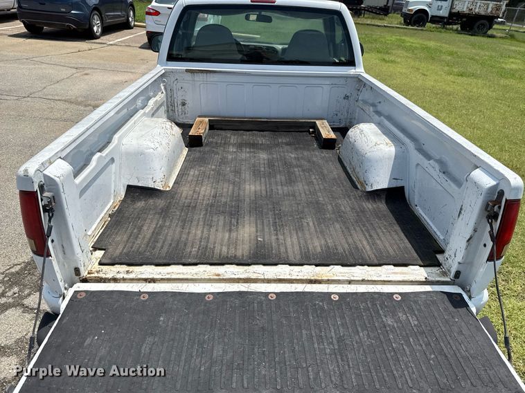 image for item EJ4744 2003 Chevrolet S10 pickup truck