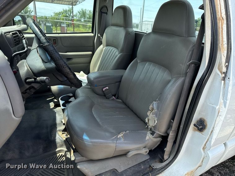 image for item EJ4744 2003 Chevrolet S10 pickup truck