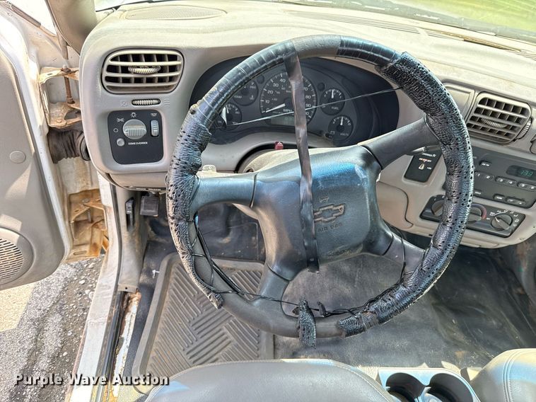 image for item EJ4744 2003 Chevrolet S10 pickup truck