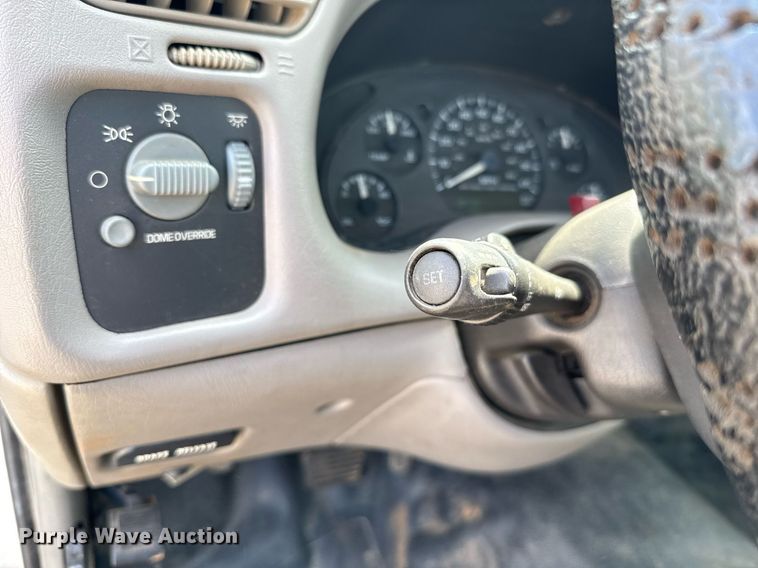 image for item EJ4744 2003 Chevrolet S10 pickup truck