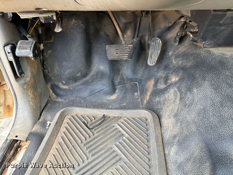 image for item EJ4744 2003 Chevrolet S10 pickup truck