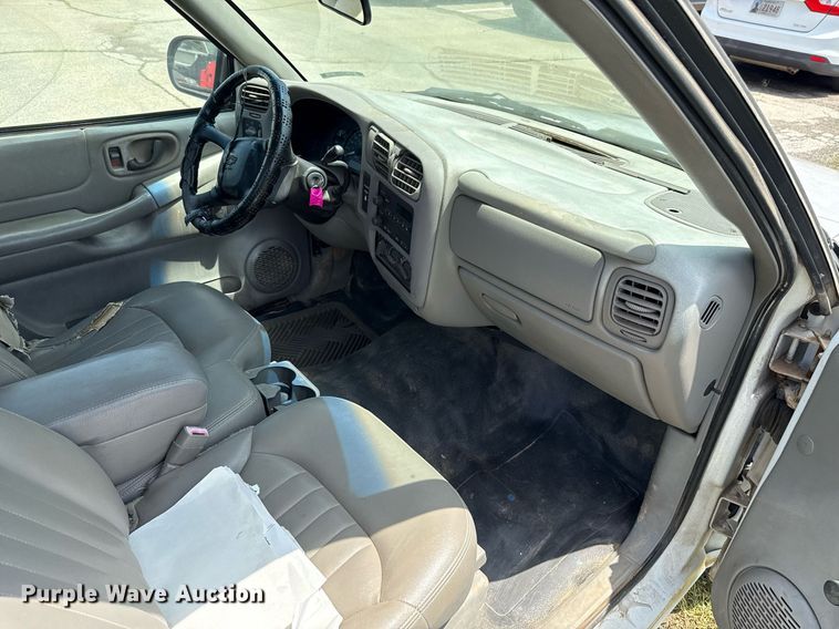 image for item EJ4744 2003 Chevrolet S10 pickup truck