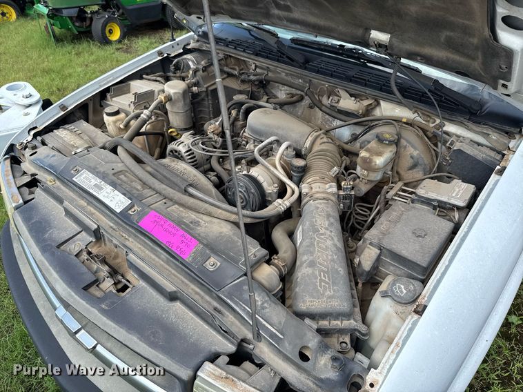 image for item EJ4744 2003 Chevrolet S10 pickup truck