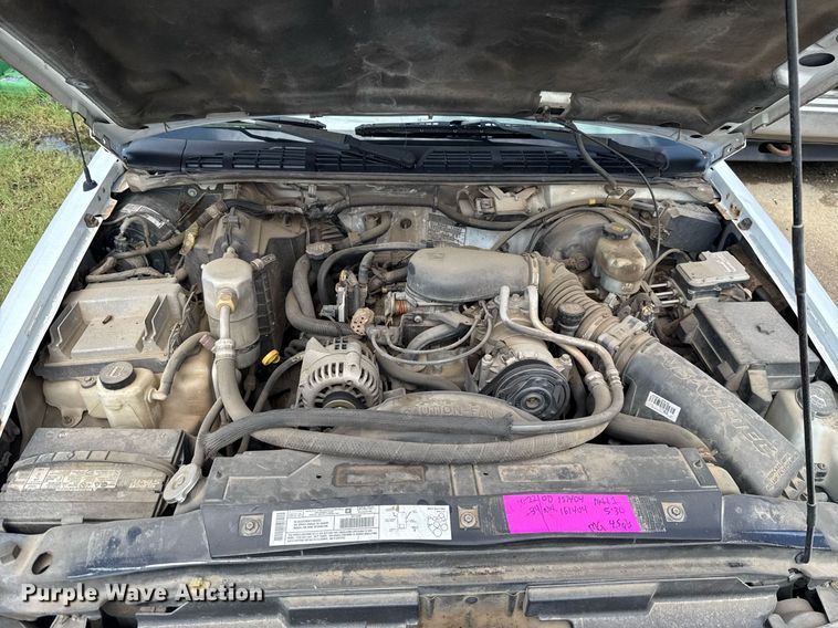 image for item EJ4744 2003 Chevrolet S10 pickup truck