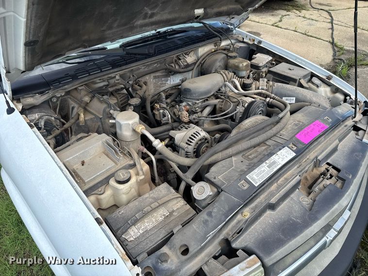 image for item EJ4744 2003 Chevrolet S10 pickup truck