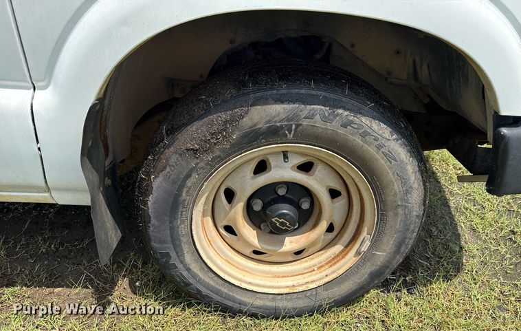 image for item EJ4744 2003 Chevrolet S10 pickup truck