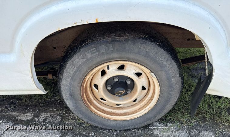 image for item EJ4744 2003 Chevrolet S10 pickup truck