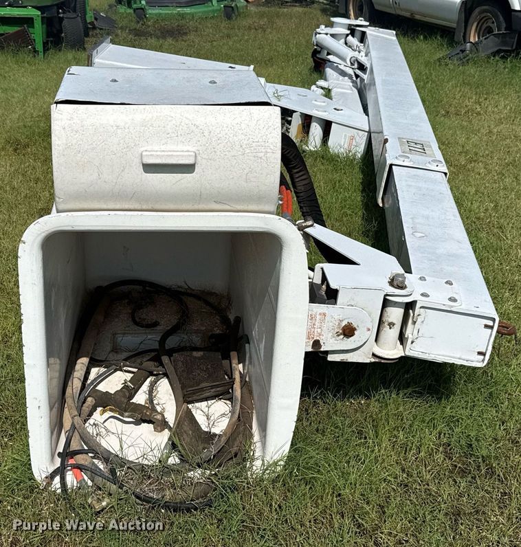 image for item EJ4745 2005 ETI ETC37IH bucket lift