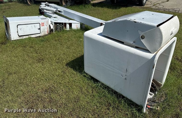 image for item EJ4745 2005 ETI ETC37IH bucket lift